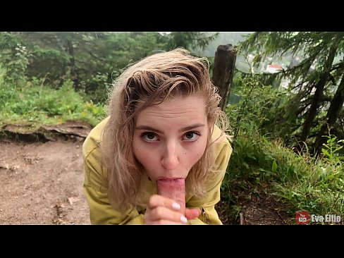 ❤️ 公開フェラチオの後、ザーメンを飲み込む少女 - エヴァ・エルフィ ❤️❌ 美女ポルノ ❌️